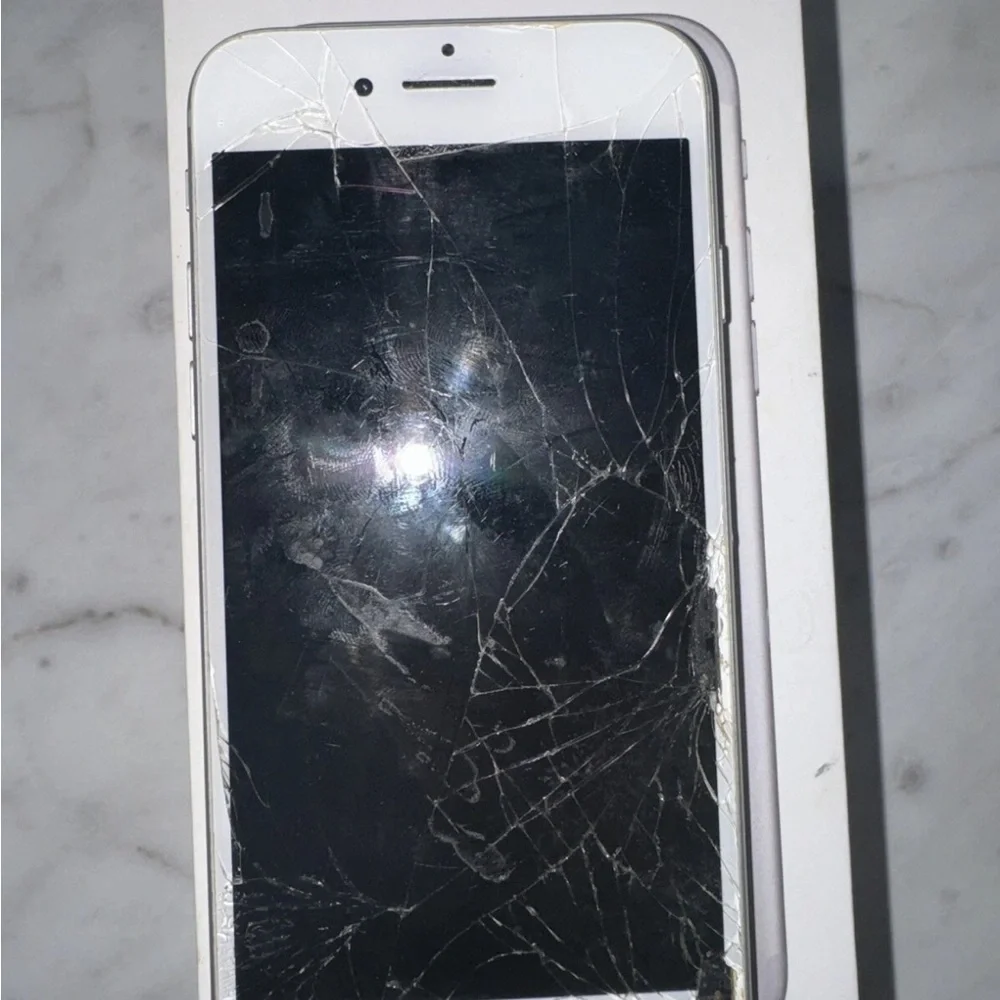 Apple iPhone 7 32g - Silver and Black